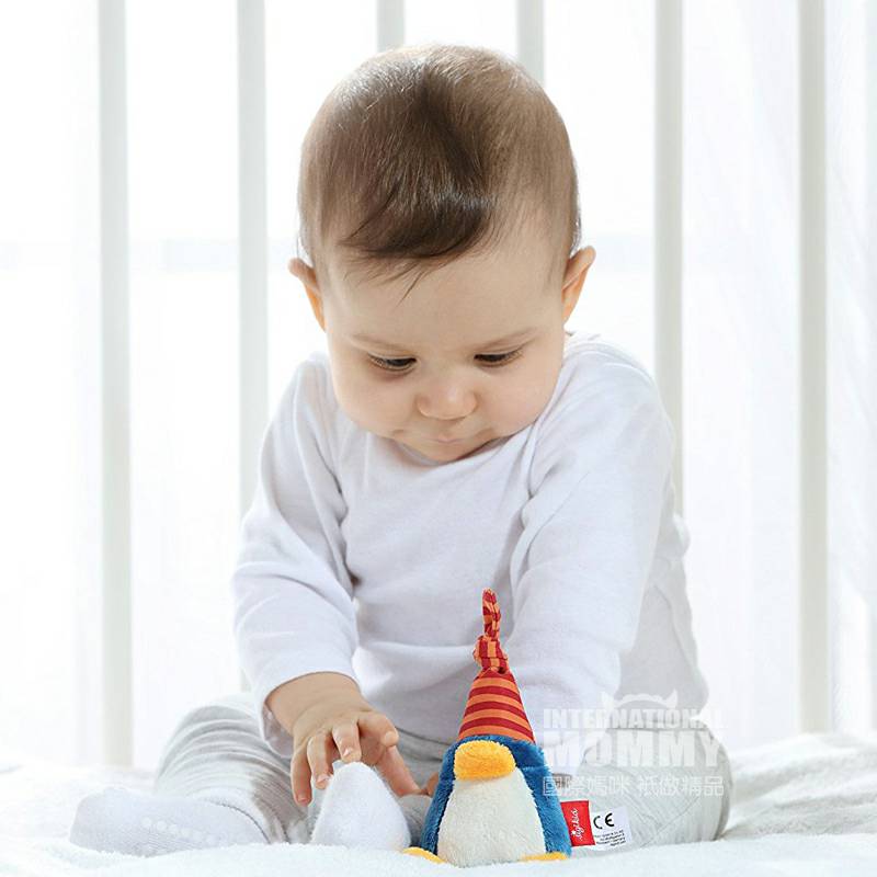 Sigikid Jerman penguin kecil Guncang boneka yang menenangkan versi luar negeri