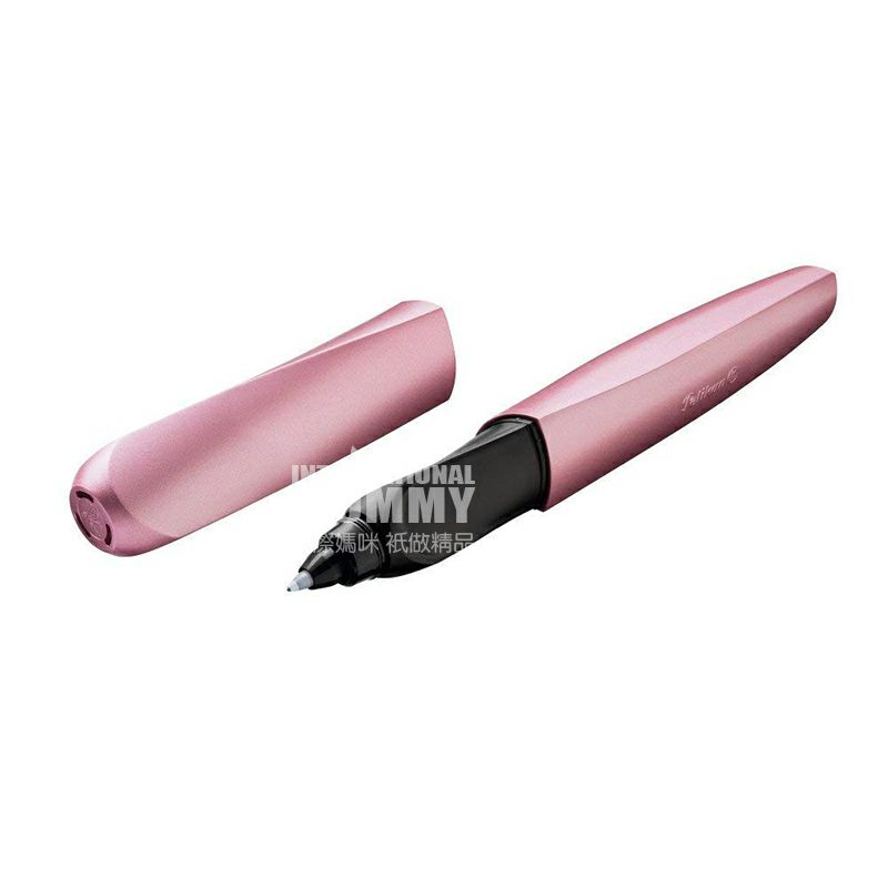 siswa Pelikan Jerman menggunakan postur yang benar untuk berlatih bolpoin versi luar negeri