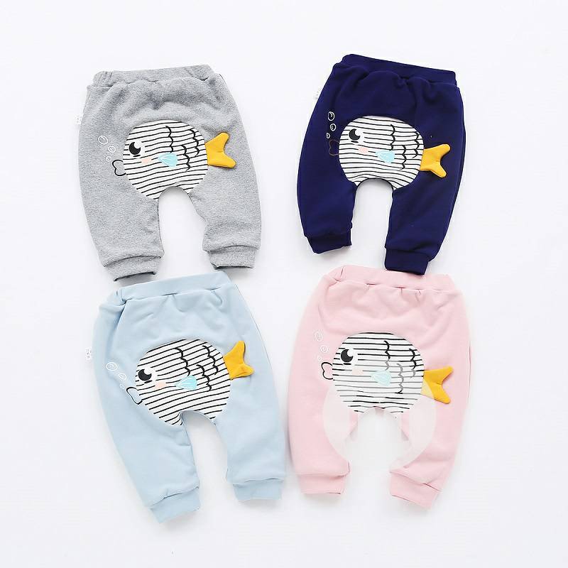 Verantwortung jantan dan betina bayi meludah ikan gelembung ditambah celana beludru PP pink