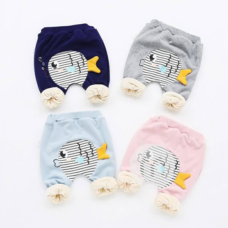 Verantwortung jantan dan betina bayi meludah ikan gelembung ditambah celana beludru PP pink