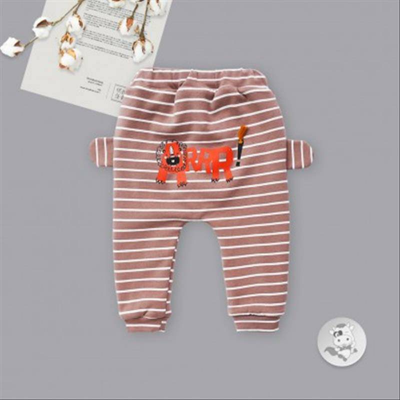 Verantwortung bayi laki-laki dan perempuan dengan telinga lateral dan celana PP warna kopi beludru