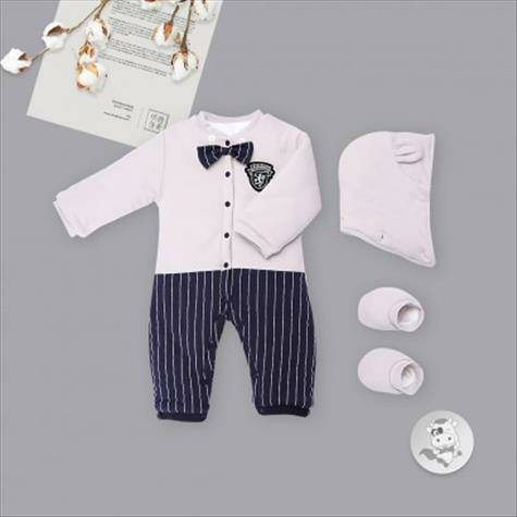 Verantwortung jantan dan betina musim dingin dasi kupu-kupu terhubung tubuh merangkak sesuai