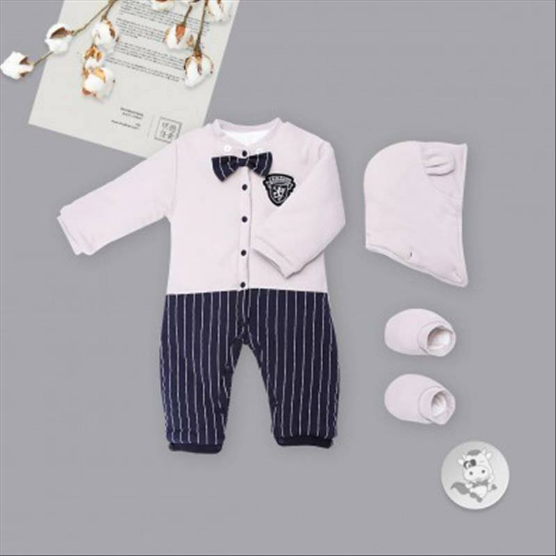 Verantwortung jantan dan betina musim dingin dasi kupu-kupu terhubung tubuh merangkak sesuai