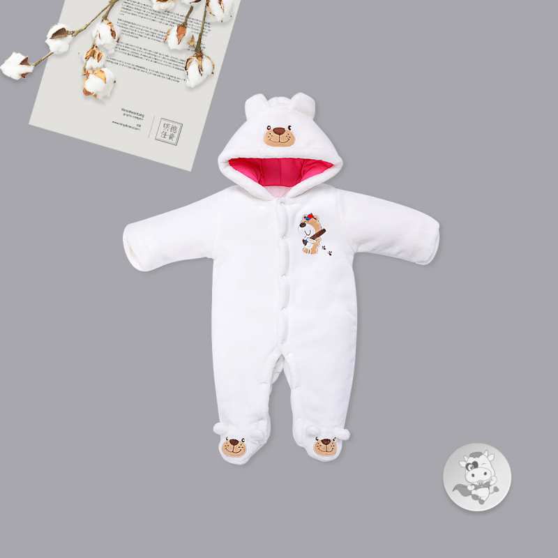 Verantwortung jantan dan betina bayi beludru karang musim dingin bahkan keluar dari tubuh merangkak sesuai beruang putih