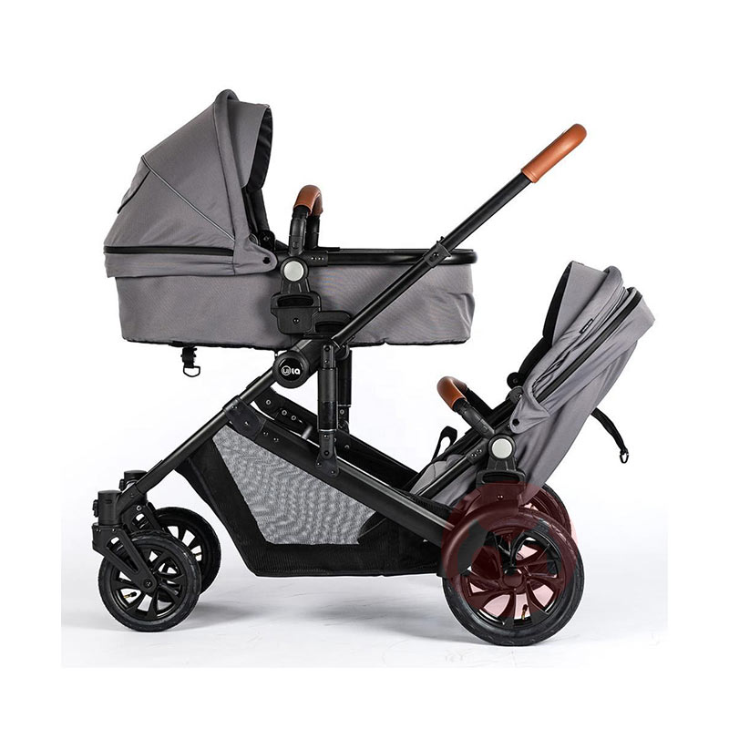 Superbaby Pandangan tinggi tiga dalam satu jalan kembar