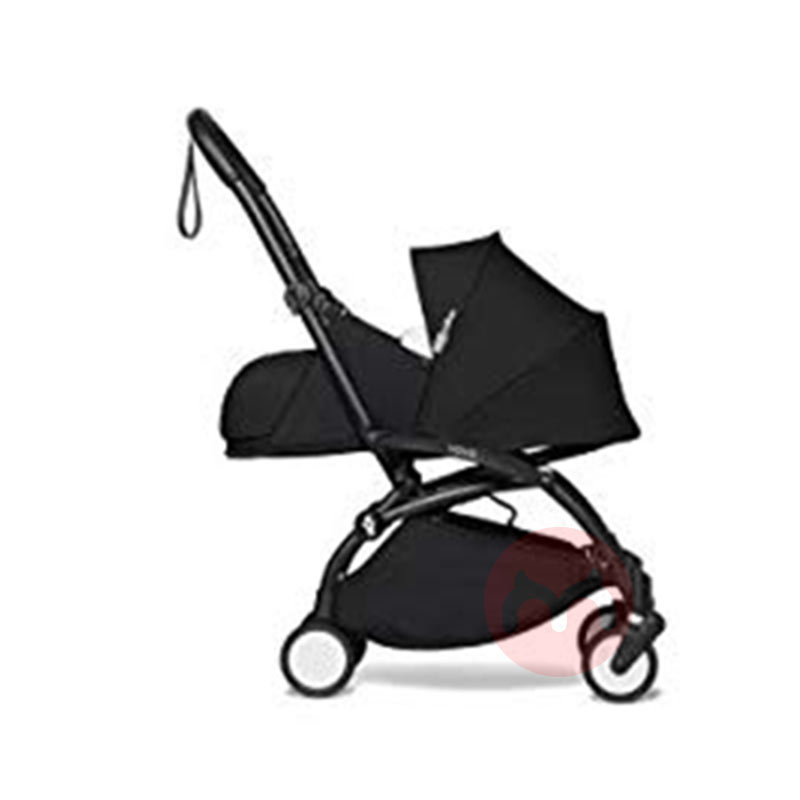 Perjalanan baru lahir hitam dan mudah bergerak