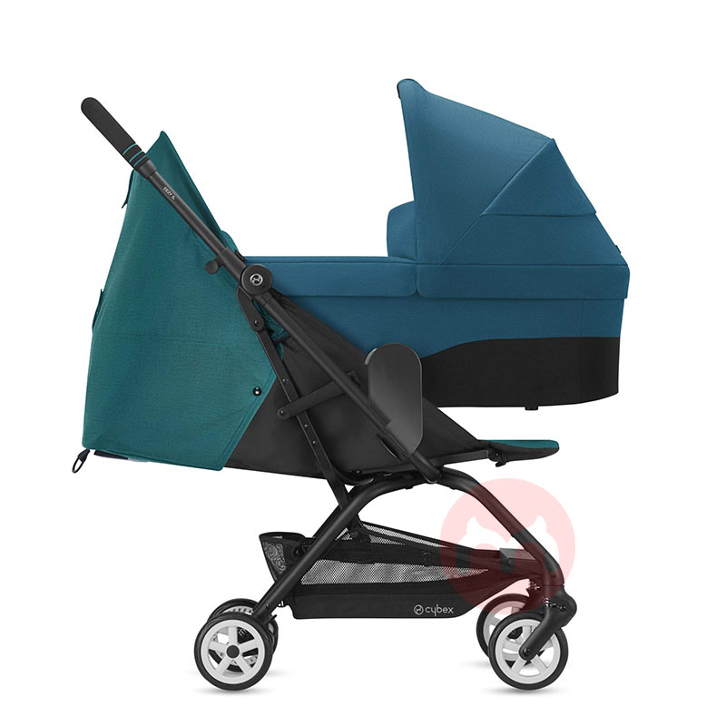 Satu tombol melipat mobil bayi biru sungai