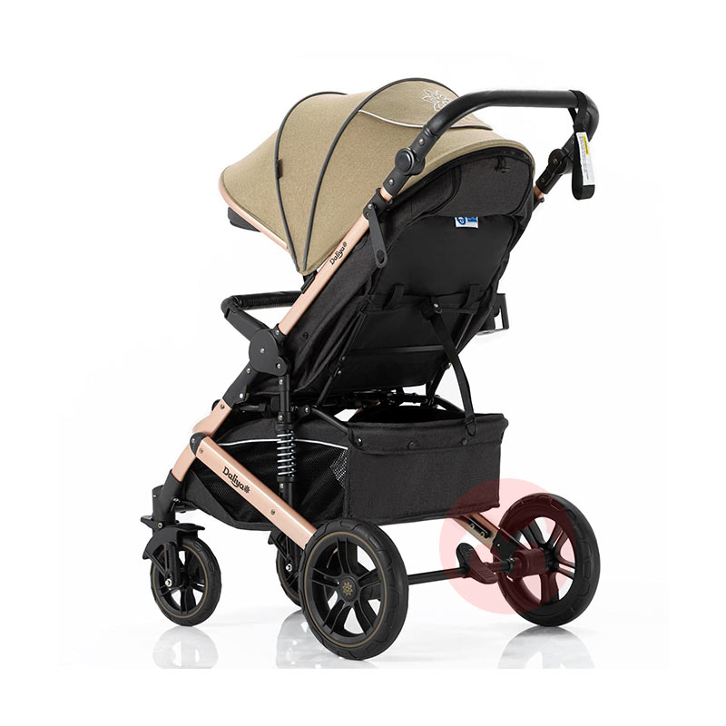 Daliya Dua jalan jalan jalan khaki yang bisa dilipat