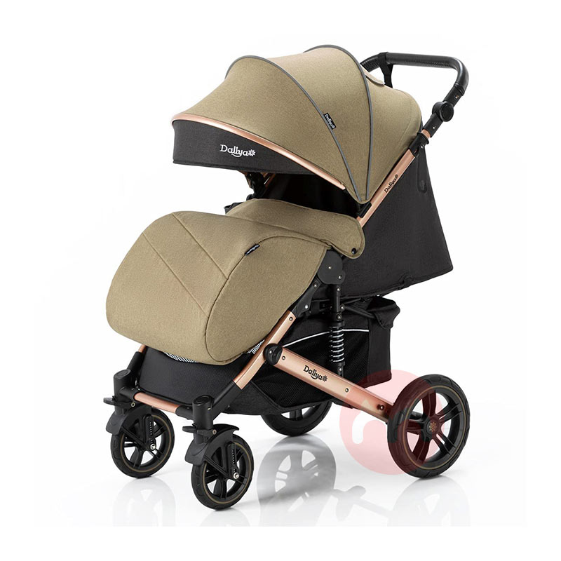 Daliya Dua jalan jalan jalan khaki yang bisa dilipat