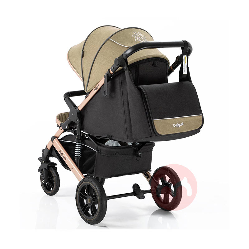 Daliya Dua jalan jalan jalan khaki yang bisa dilipat