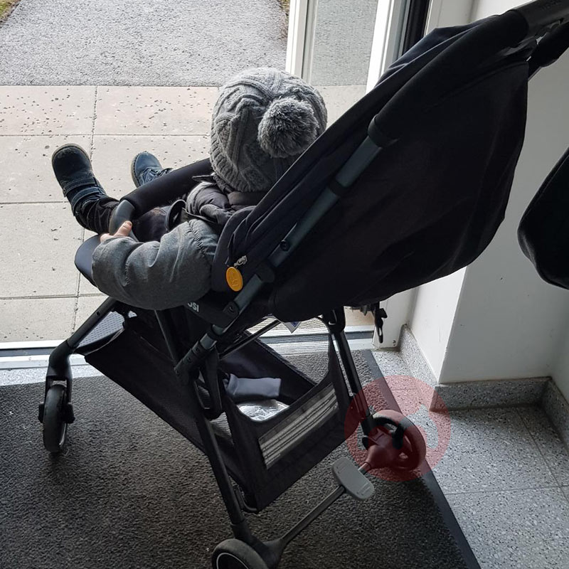 Maxi-CosiPengendali bayi portabel yang bisa dilipat